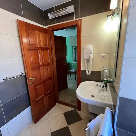 Toni Palace בית הארחה ספליט