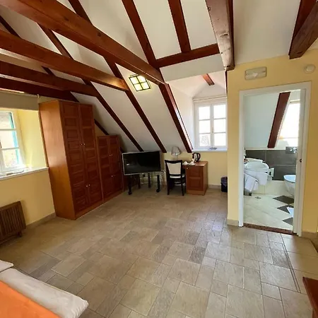 Πανσιόν Toni Palace 4*