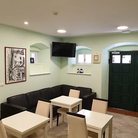 Toni Palace בית הארחה