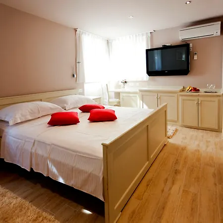 בית הארחה Toni Palace