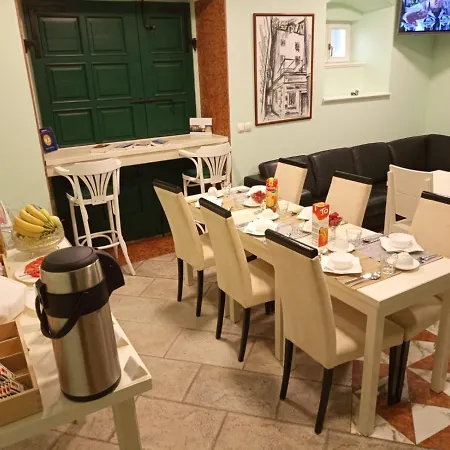 托尼帕雷斯酒店